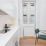 Ξενοδοχείο με διαμερίσματα Ando Living - Santa Justa 77 House 4*