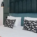 Appart hôtel Ando Living - Santa Justa 77 House