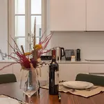 Ξενοδοχείο με διαμερίσματα Ando Living - Santa Justa 77 House