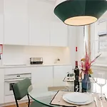Ando Living - Santa Justa 77 House Lägenhetshotell Lisboa